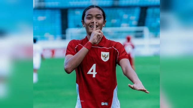 Pemain Timnas Putri Indonesia U-20 selebrasi usai cetak gol. [Instagram]